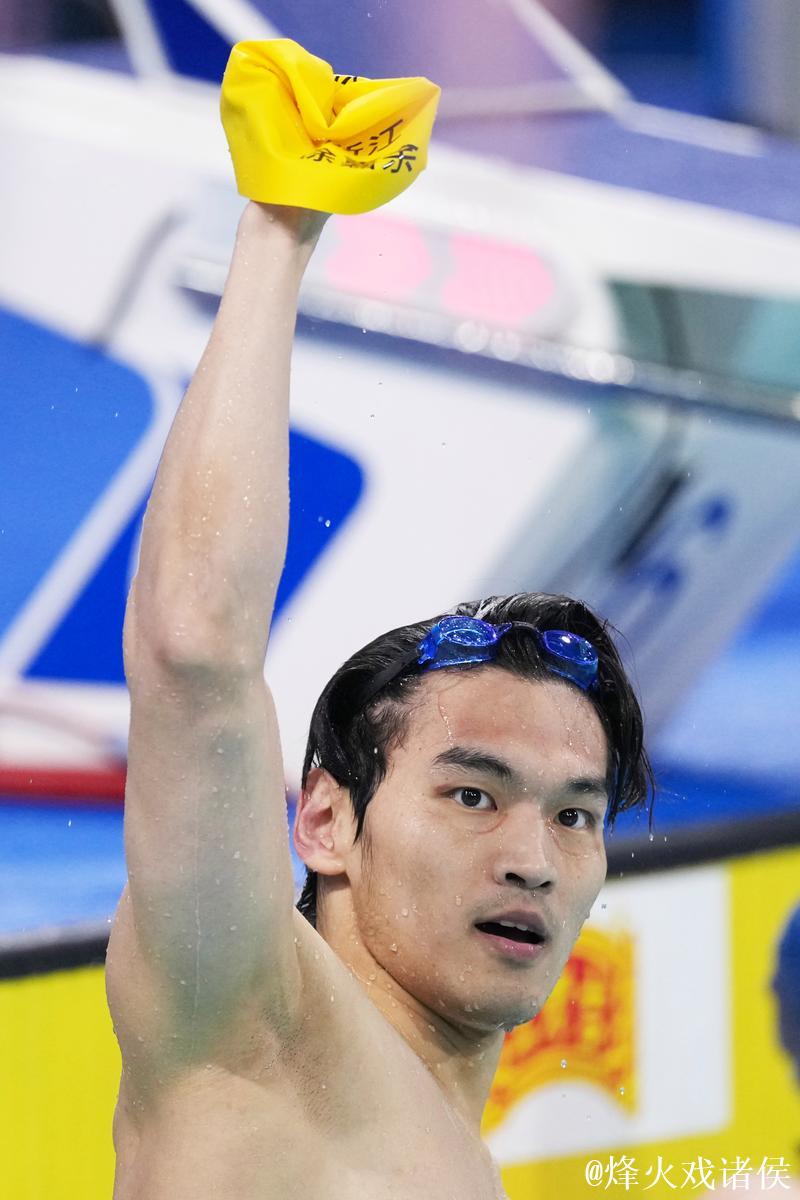 徐嘉余力克群雄 全运会男子200米仰泳摘金
