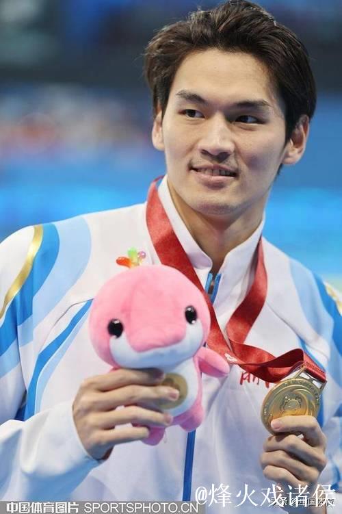 徐嘉余力克群雄 全运会男子200米仰泳摘金