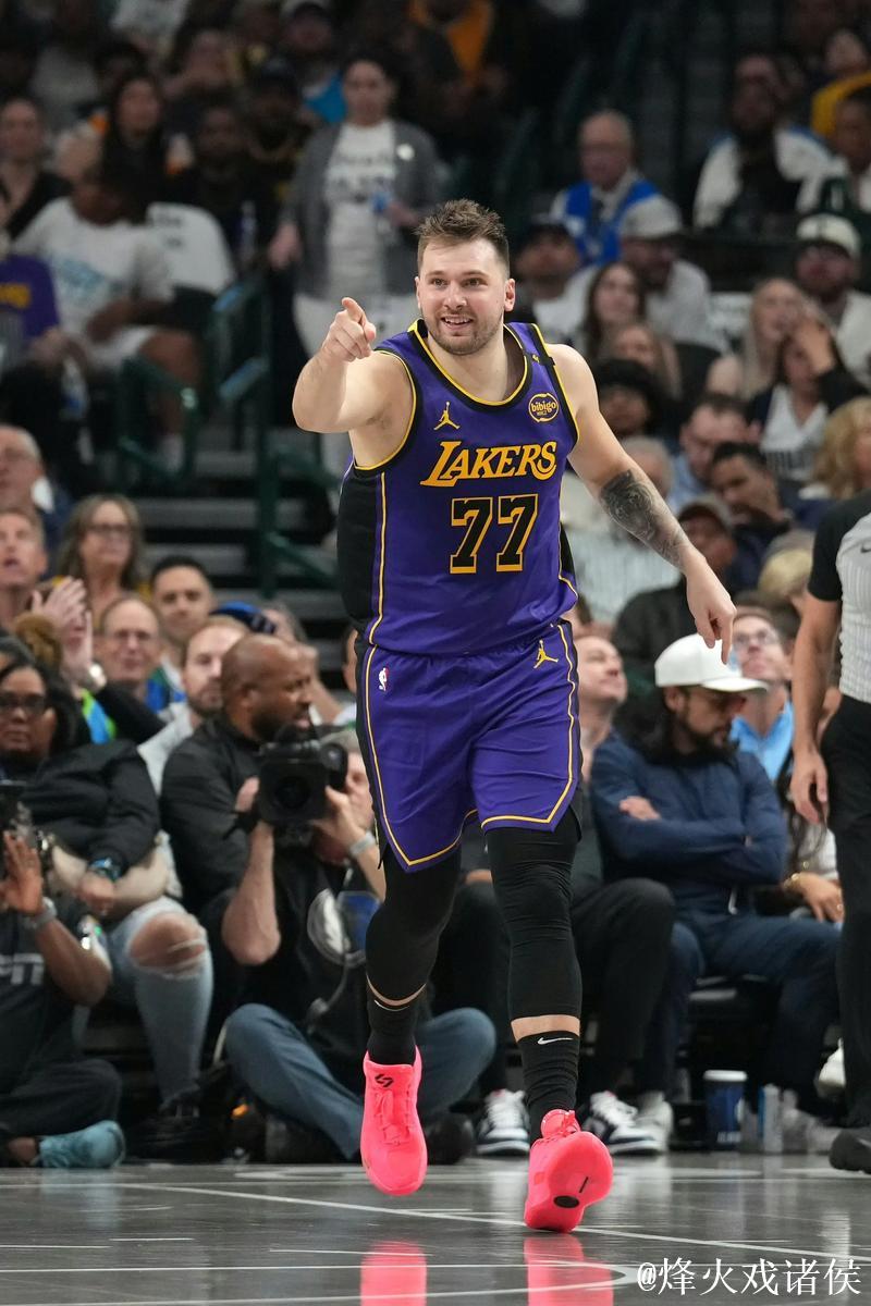 全明星首发:东契奇荣膺票王 詹姆斯21年连续纪录中断 全明星首发:东契奇荣膺票王 詹姆斯21年连续纪录中断